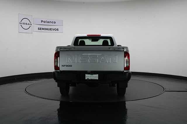 Nissan NP300